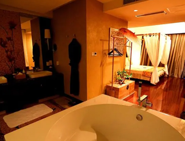 杭州滨江养生会所的黄昏恋：当爱情遇上八十岁